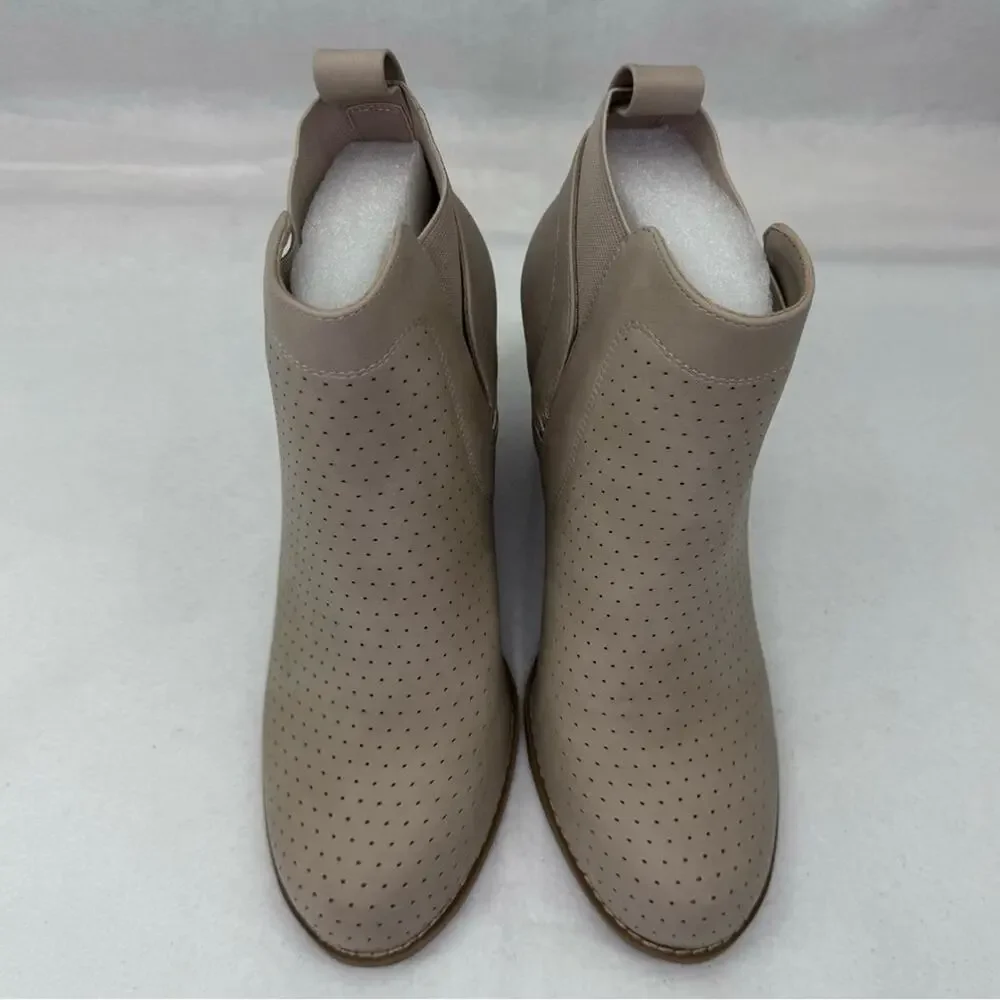 NWT DV by Dolce Vita Gerdy Bootie Beige size 10 Ankle Boot Wedges Stitch Fix